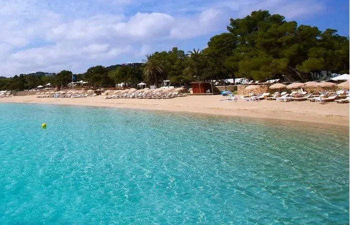 Spiaggia di Cala Bassa a Ibiza - Consiglio per il pernottamento Can Camper
