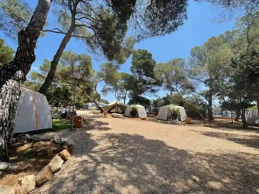Camping La Playa Ibiza zona di tende e piazzole per furgoni camper